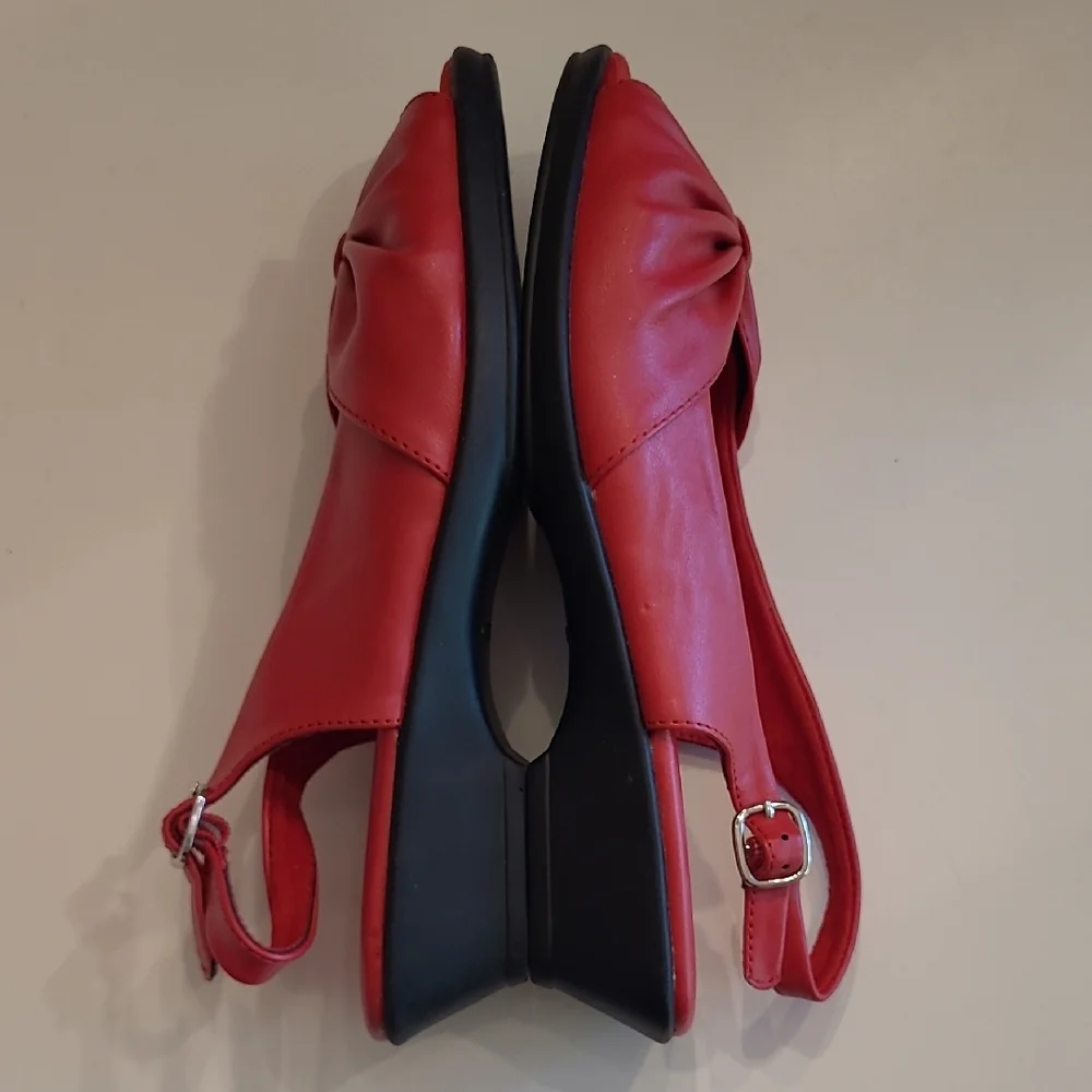 Easy Street Soft Red slingback Wedge Sandals Block Heels Ankle Strap Retro NWOT